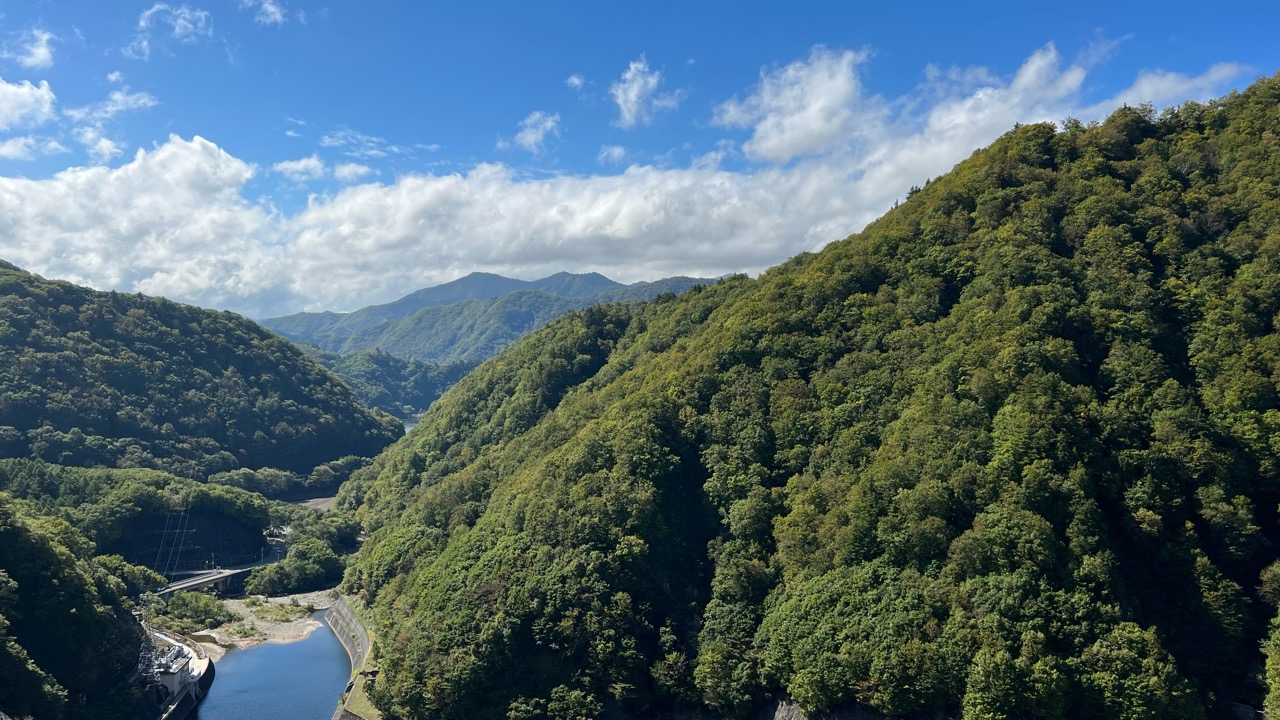 奈良俣ダムからの景色